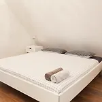 Hillhouse Počitniška hiša *