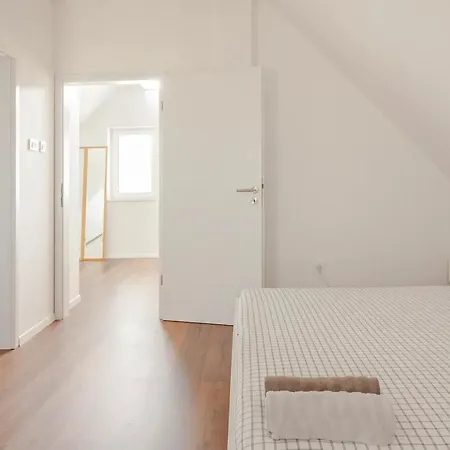 Hillhouse بيت للعطل نوفو ميستو