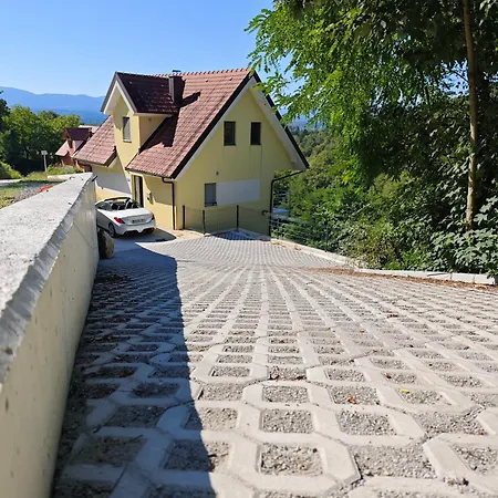 Hillhouse * Novo Mesto